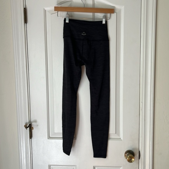 Beyond Yoga | Surf Stripe High Waisted Legging Sz XS Workout Activewear Gym - Picture 6 of 9